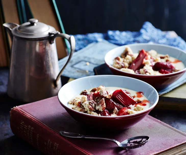 WARM STRAWBERRY RHUBARB CRUMBLES