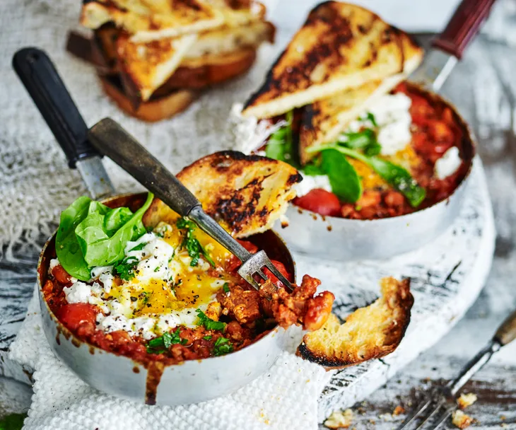 Stovetop &lsquo;baked&rsquo; eggs