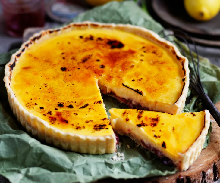 Lemon custard and strawberry jam brûlée tart