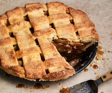 Deep-dish almond and apple pie