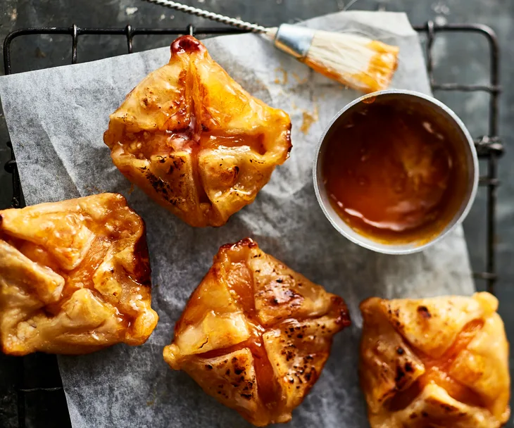How to make apricot danish in your pie maker