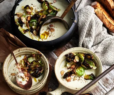 Creamy leek and cauliflower soup