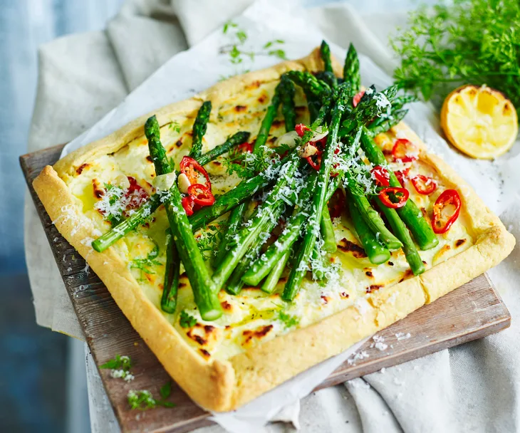 Asparagus and ricotta tart