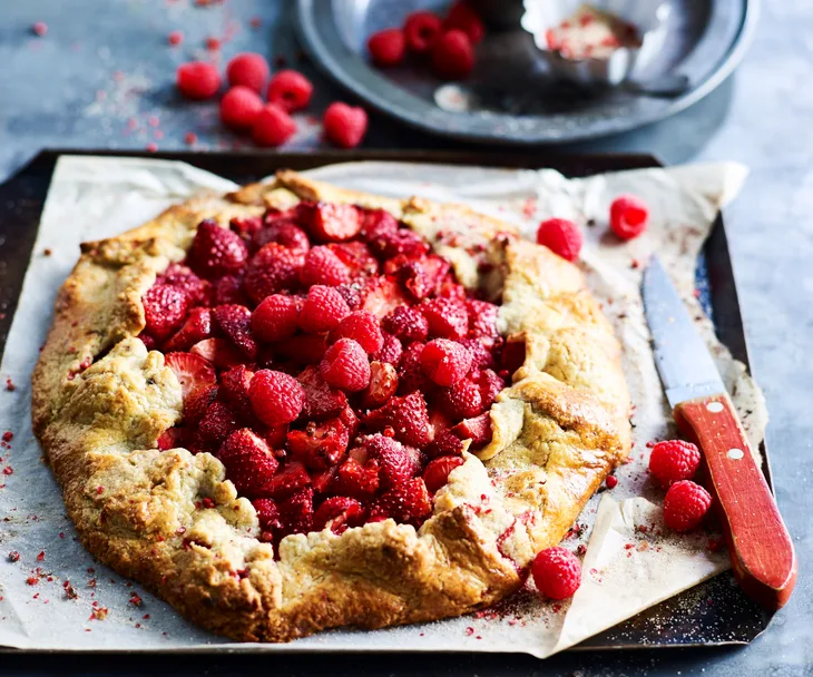 Strawberry and raspberry pie