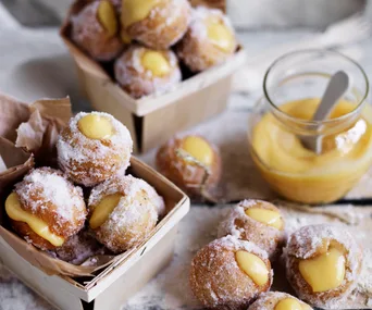 Earl grey bomboloni with lemon curd