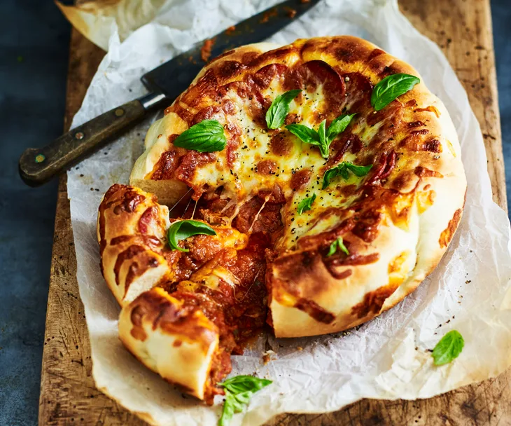 Deep-pan pepperoni pizza