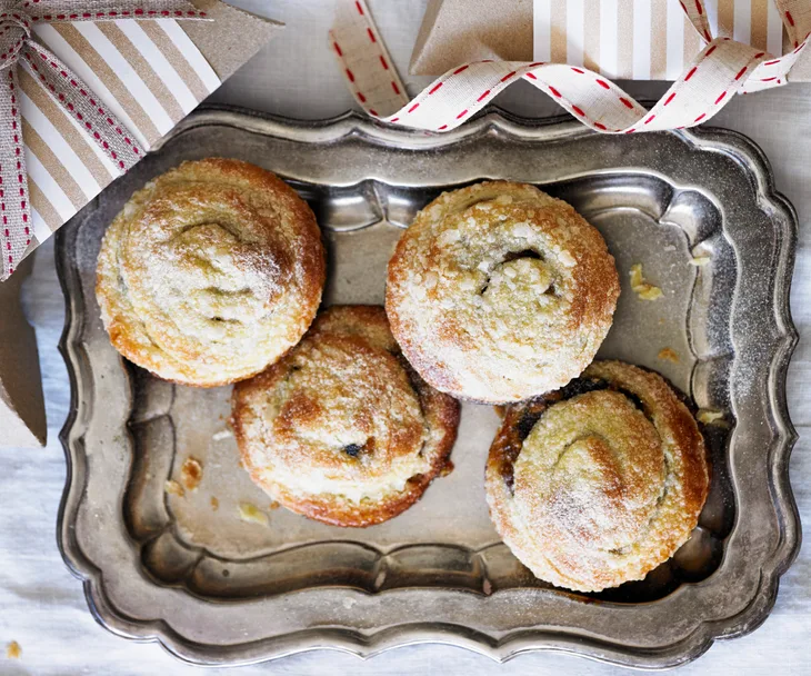 fruit mince swirl pies