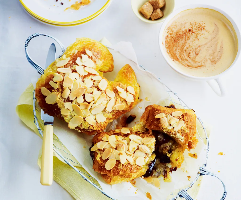 croissants and pains au chocolat aux amandes