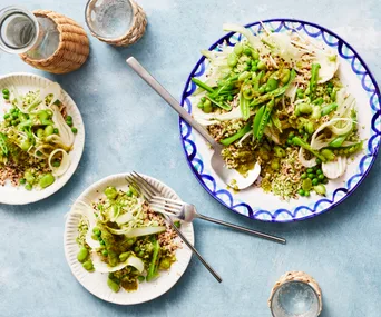 Broccoli, pea and quinoa salad