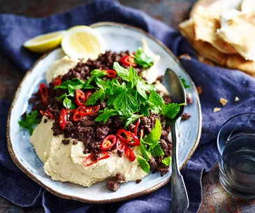WARM BEEF AND HUMMUS SALAD