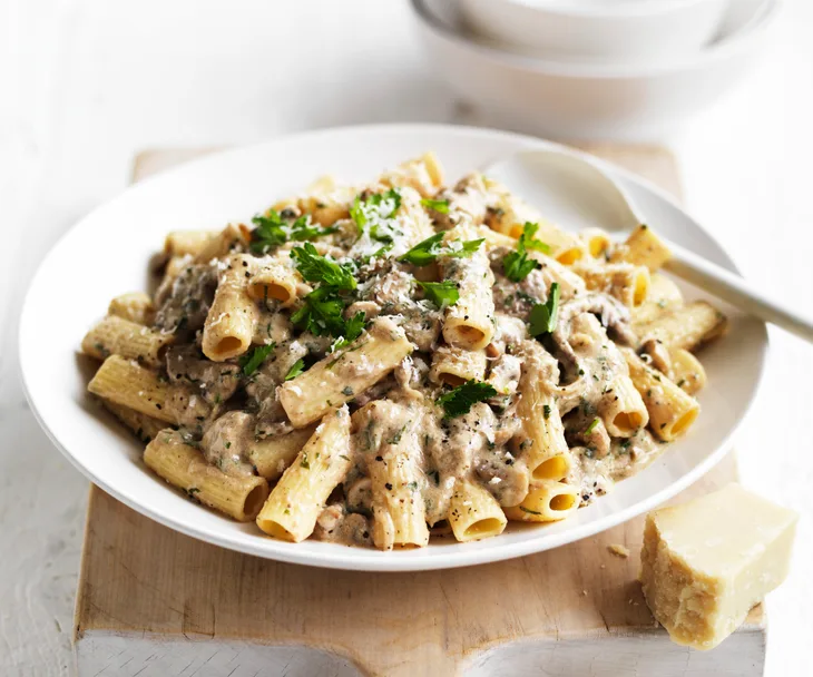 creamy beef and mushroom rigatoni