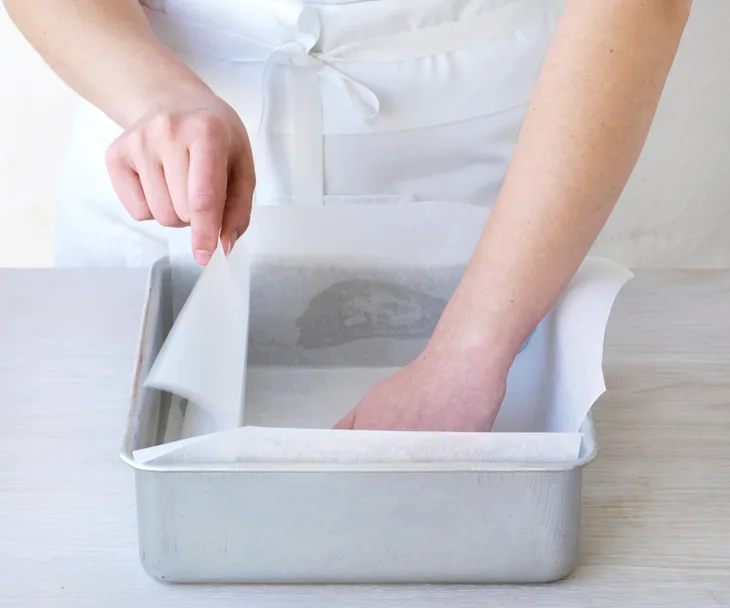 How to line a baking tin