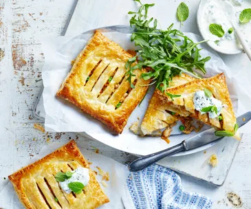 Butter chicken puffs