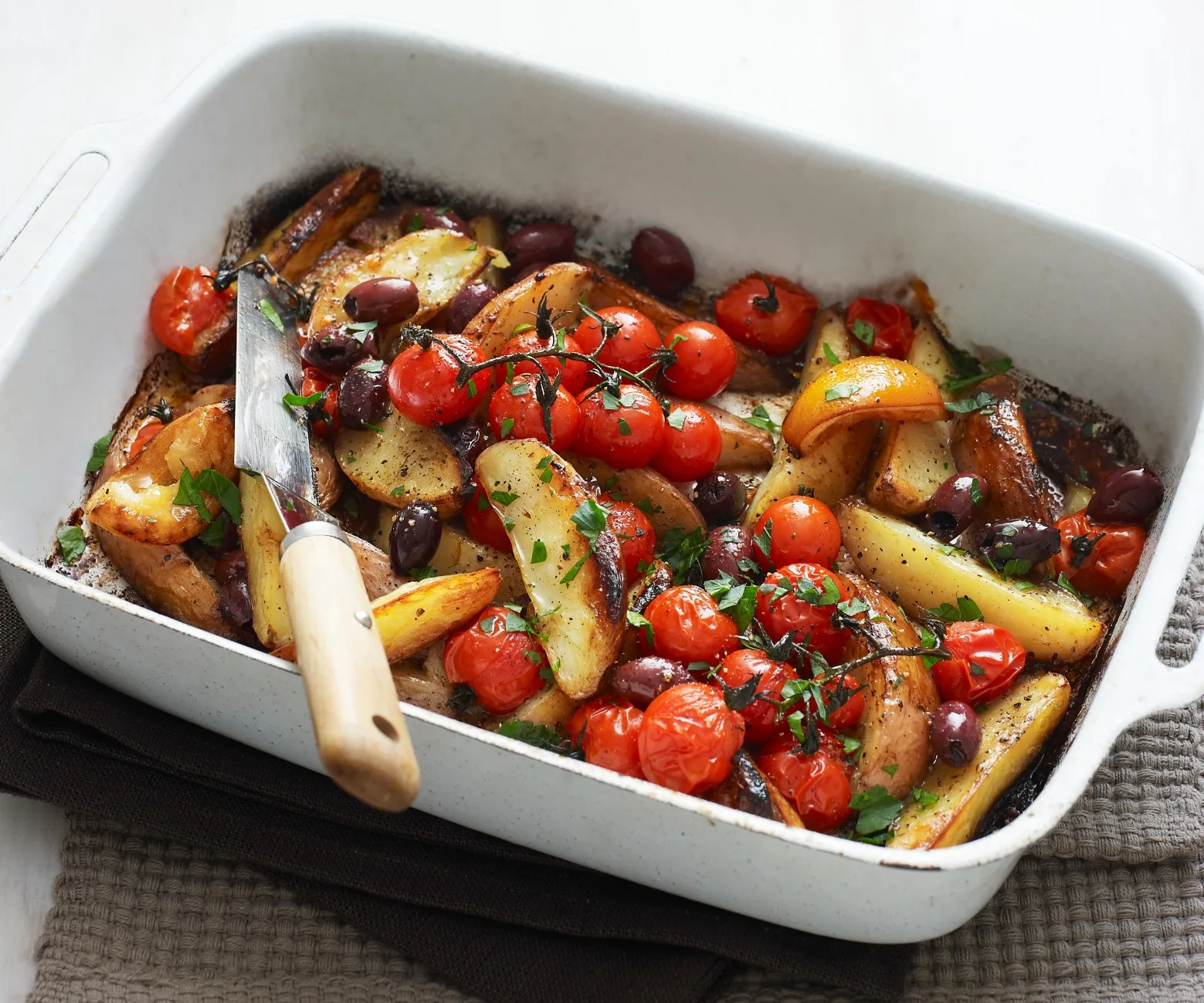 potatoes with lemon and tomato