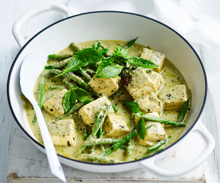 Five-ingredient fresh & zingy green bean tofu curry