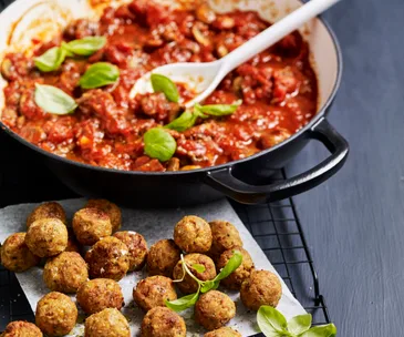 Chickpea ‘meatball’ cacciatore