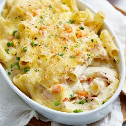 Cheesy tuna pasta bake