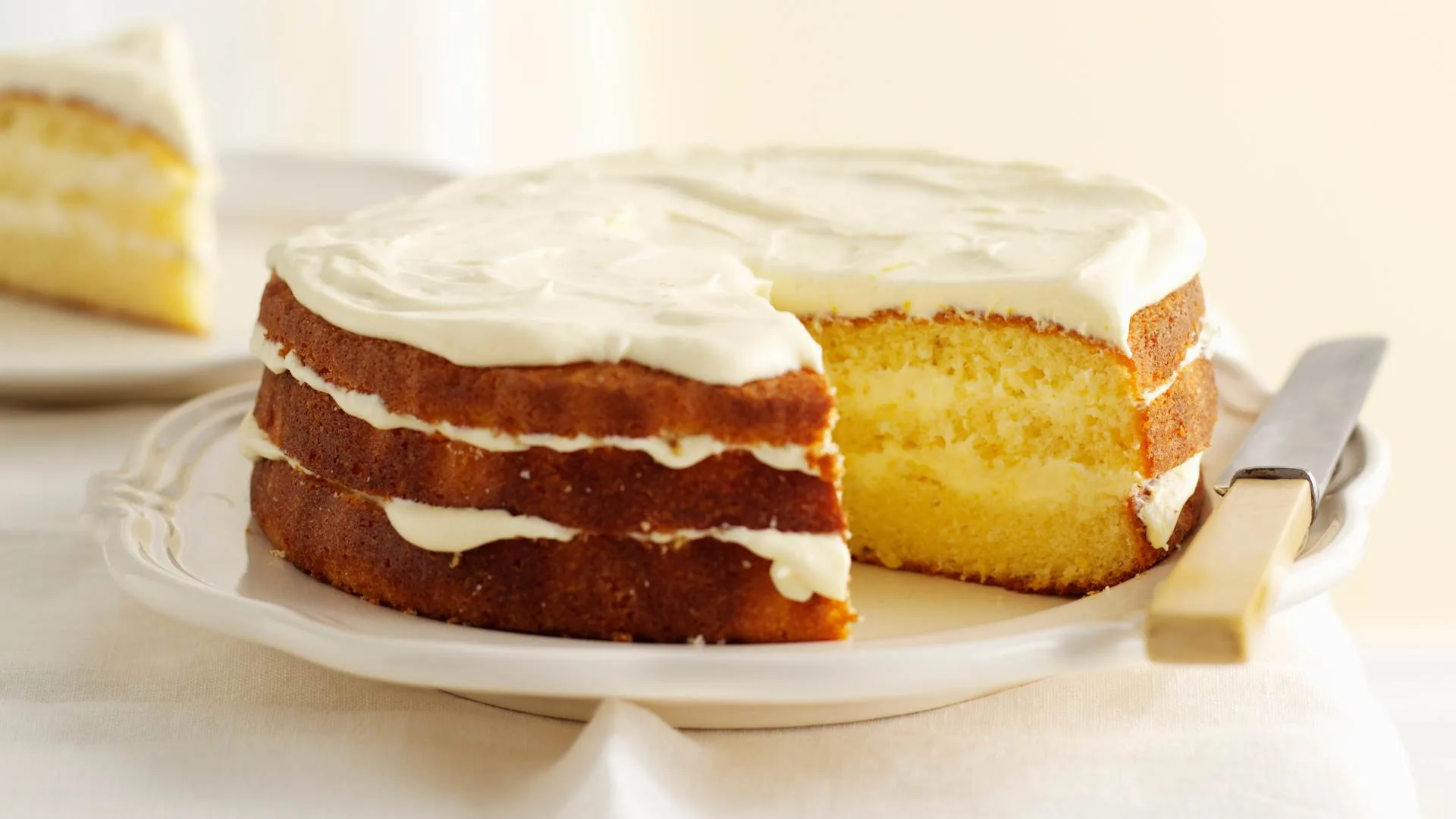 Lemon layer cake with mascarpone frosting 