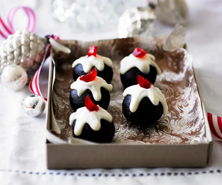 Mini chocolate Christmas pudding truffles