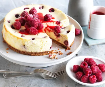 RASPBERRY RICOTTA CHEESE CAKE WITH AMARETTI CRUST