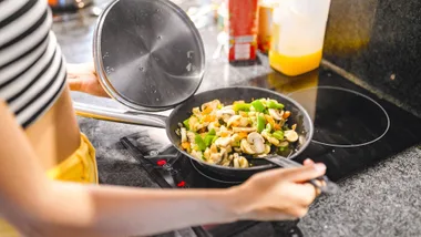 8 quality nonstick cookware pieces for the home chef