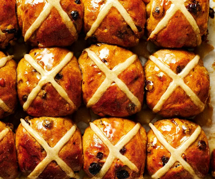 hot cross buns on a tray