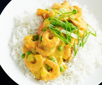 Julie Goodwin's curried prawns on white rice