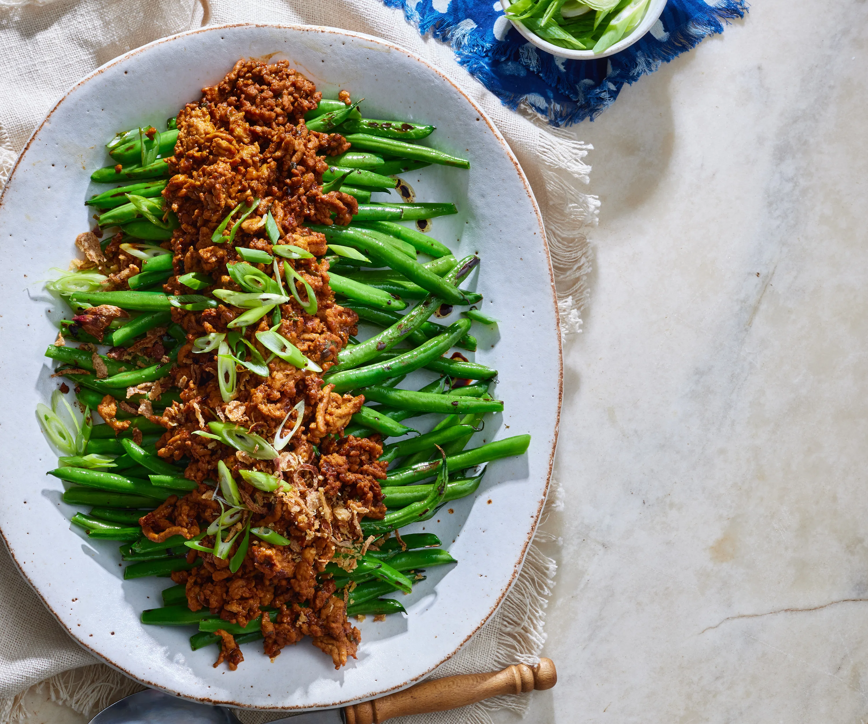 Spicy dry-fried pork and beans