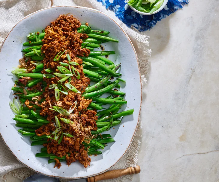 Spicy dry-fried pork and beans