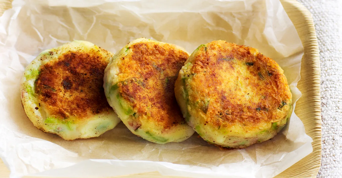 Sour cream and bacon potato cakes | Women's Weekly Food