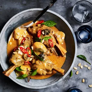 Slow cooker lamb shanks massaman