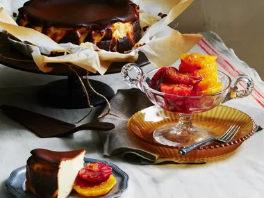 Basque cheesecake served with orange slices and marmalade