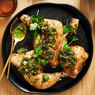 hainanese chicken rice on a black plate