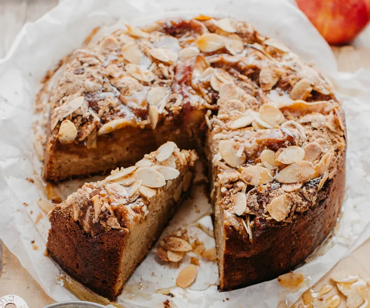 Chai-spiced apple crumble cake