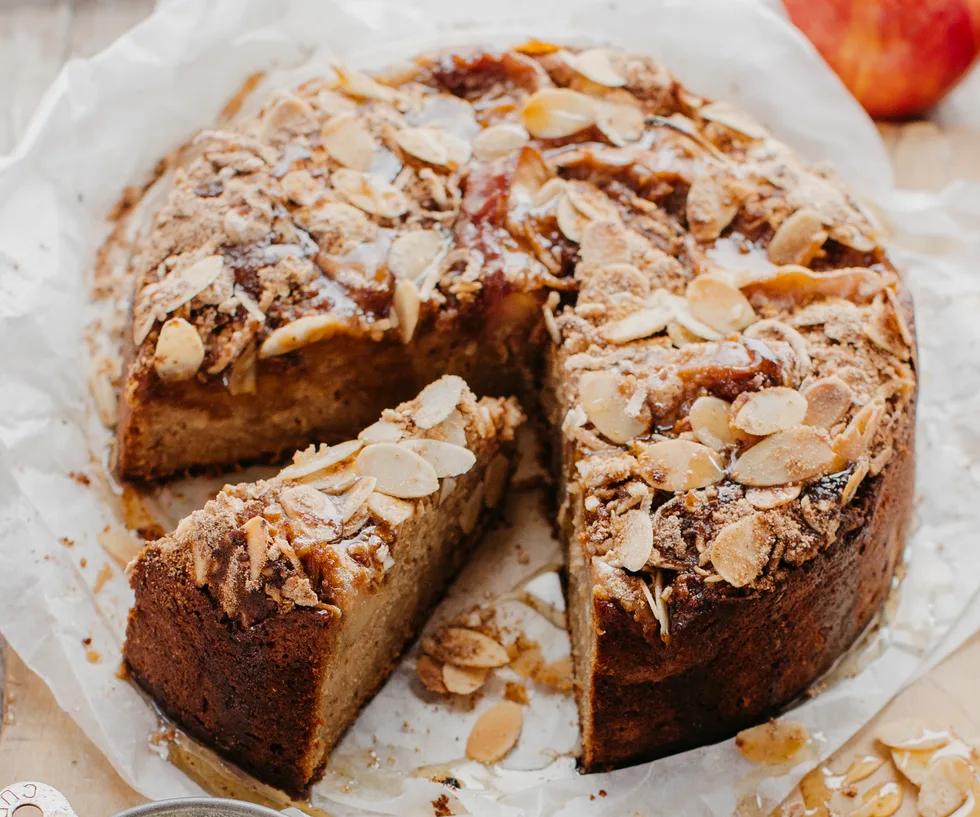 Chai-spiced apple crumble cake