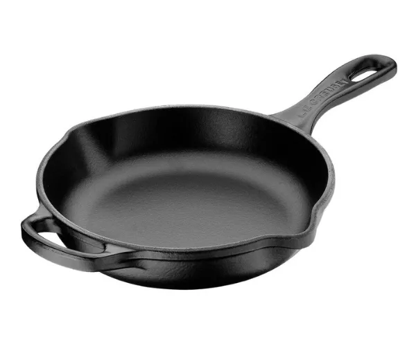 Le Creuset Signature cast iron round skillet 20cm - satin black colour