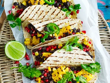 Barbecued corn tortillas with black beans