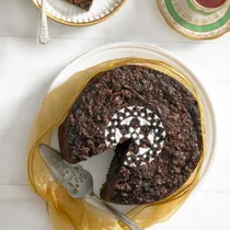 Diabetic fruit cake with a cake server