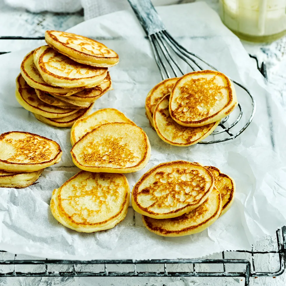 Basic spelt blinis cooling on a rack