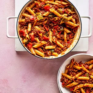 One-pot pasta with beef and capsicum