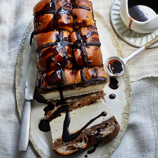 Hot cross bun tiramisu loaf with chocolate sauce