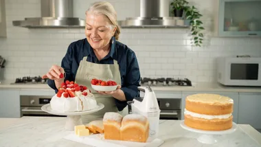 Food director Fran Abdallaoui putting raspberries on top of a pavlova with a Sunbeam Mixmaster hand mixer in show