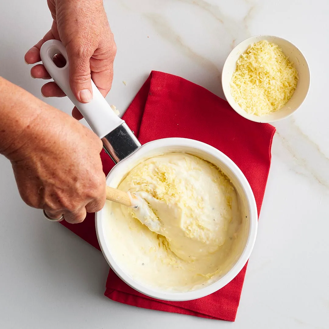 bechamel sauce for spinach and ricotta lasagne