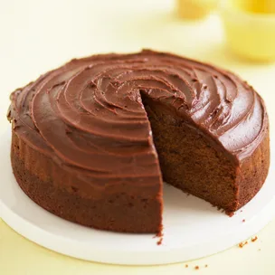 easy chocolate cake with chocolate icing