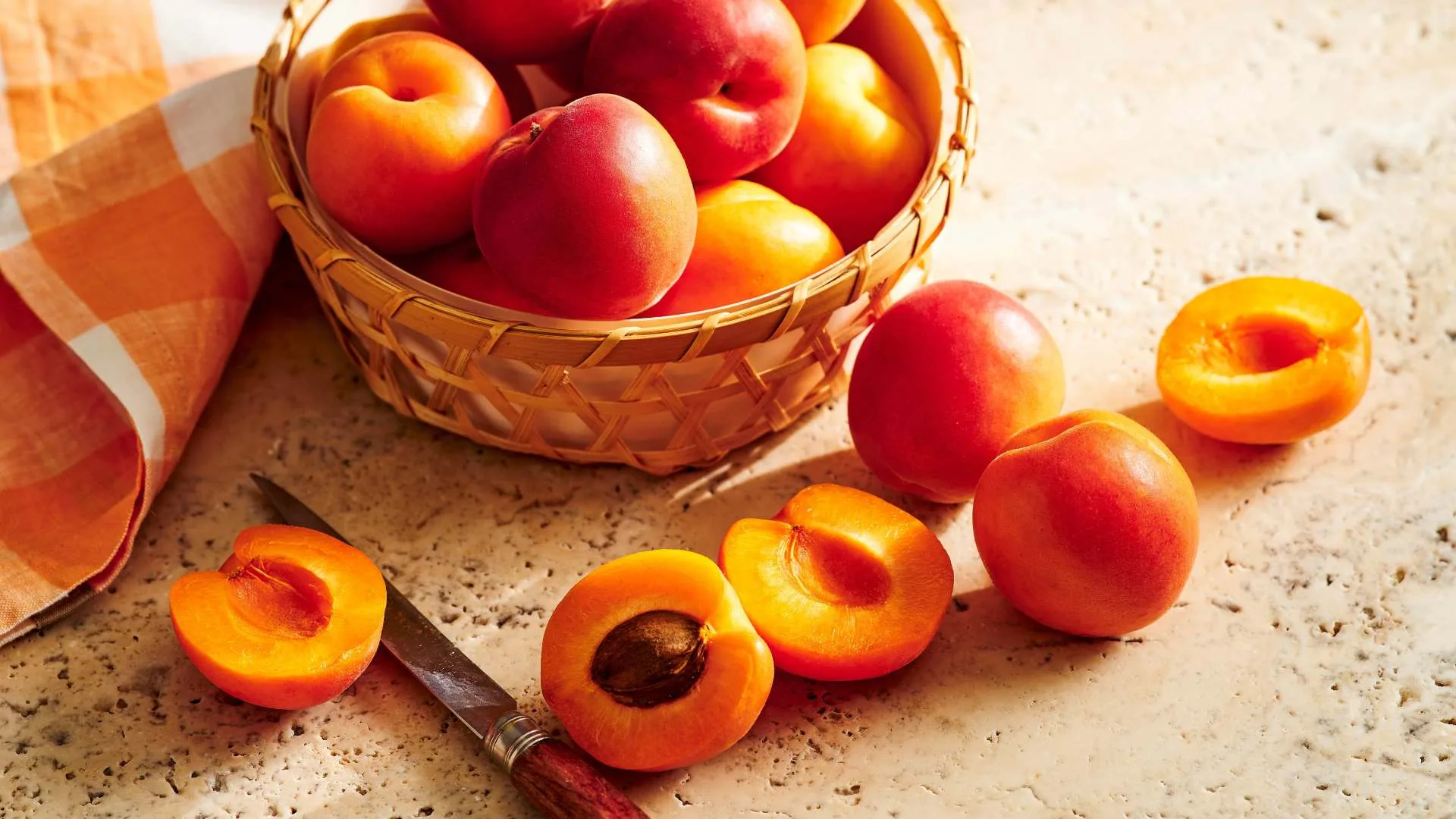 Fresh apricots for this apricot crumble recipe.