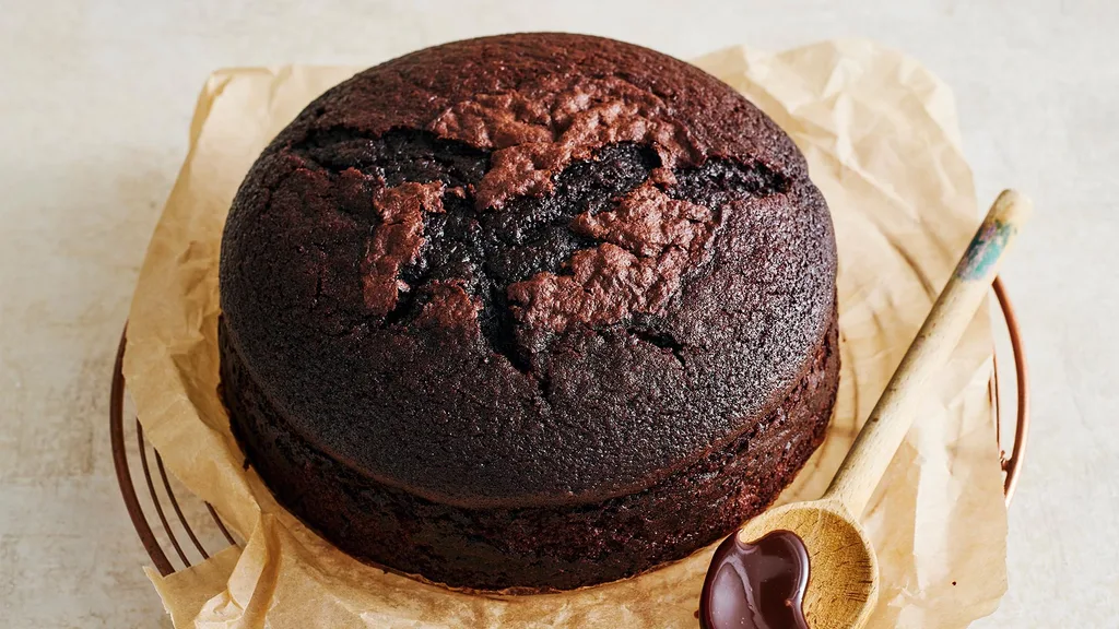 Never-fail moist chocolate cake uniced