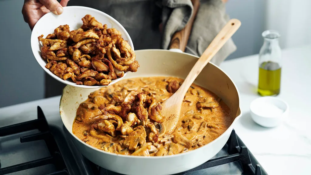 add chicken to the sauce to make the chicken stroganoff