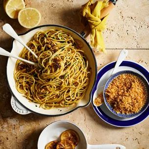 Lemon pasta, spaghetti with parmesan crumbs