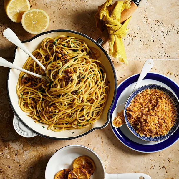 Lemon pasta, spaghetti with parmesan crumbs