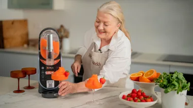 Women's Weekly makes a cocktail in the Ninja slushie machine